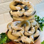 Cornulețe cu mac și lămâie glazurate cu ciocolată albă