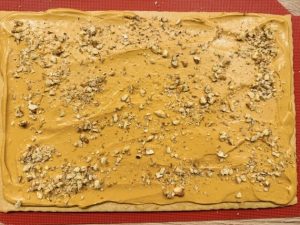 Prăjitură cu miere, dulce de leche și nucă coaptă