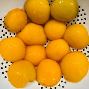 Tort Chaja cu bezea, piersici si dulceață de lapte