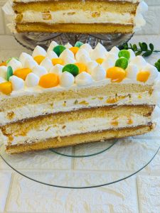 Tort Chaja cu bezea, piersici si dulceață de lapte