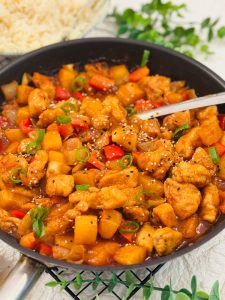 Piept de pui cu ananas în stil asiatic