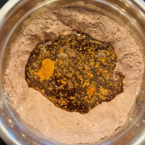 Ciocolată de casă cu nucă, caramel și cafea