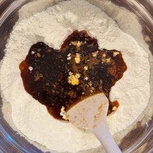 Ciocolată de casă cu nucă, caramel și cafea