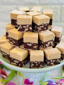 Ciocolată de casă cu nucă, caramel și cafea