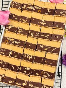 Ciocolată de casă cu nucă, caramel și cafea