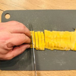 Tagliatelle de casă, magia pastelor proaspete care rup internetul