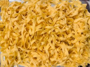 Tagliatelle de casă, magia pastelor proaspete care rup internetul