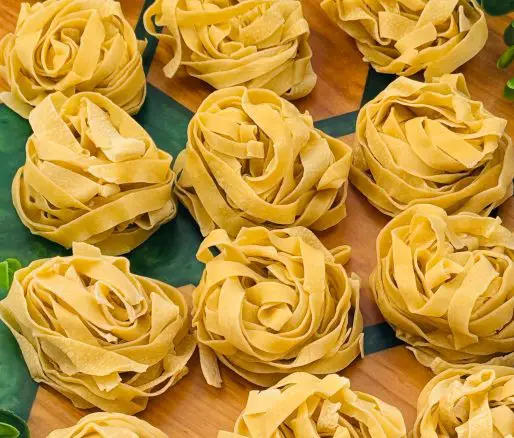 Tagliatelle de casă, magia pastelor proaspete care rup internetul
