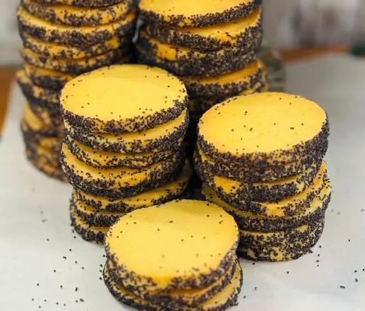 Sărățele cu mac și brânză de oaie