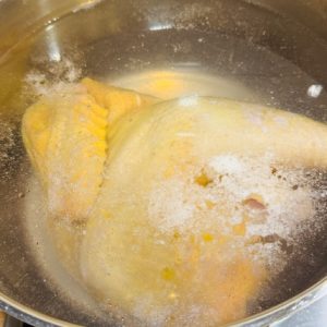 Ciorbă de pui cu legume, sănătoasă și gustoasă