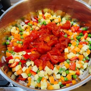 Ciorbă de pui cu legume, sănătoasă și gustoasă