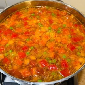 Ciorbă de pui cu legume, sănătoasă și gustoasă