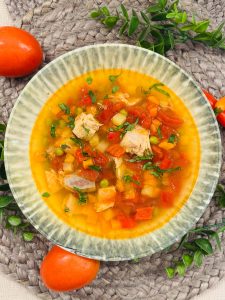 Ciorbă de pui cu legume, sănătoasă și gustoasă