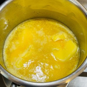 Ouă Benedict - Ouă cu bacon și sos olandez