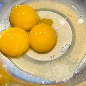 Ouă Benedict - Ouă cu bacon și sos olandez