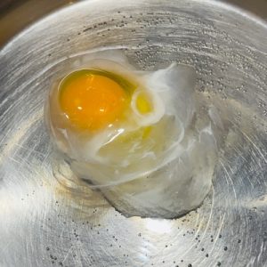Ouă Benedict - Ouă cu bacon și sos olandez