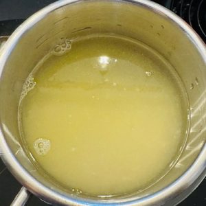 Tort Lemon Velvet cu mousse de lămâie și lemon curd 
