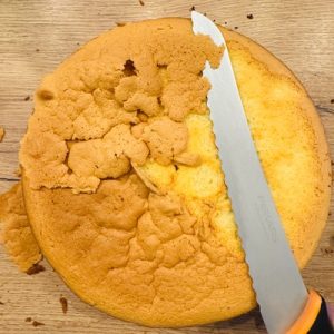 Tort Lemon Velvet cu mousse de lămâie și lemon curd 