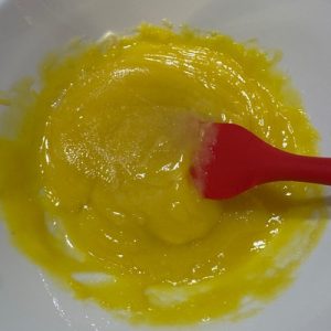 Tort Lemon Velvet cu mousse de lămâie și lemon curd