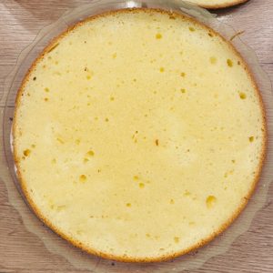 Tort Lemon Velvet cu mousse de lămâie și lemon curd