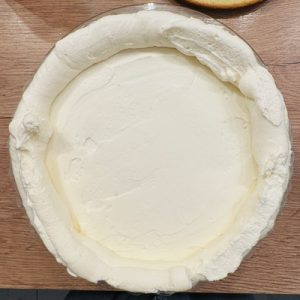 Tort Lemon Velvet cu mousse de lămâie și lemon curd 
