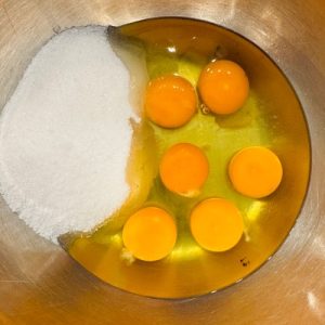 Blat de tort - Blat de pandișpan pufos și cu rezultat garantat