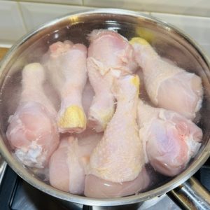 Polpetine de pui cu cartofi în crustă crocantă