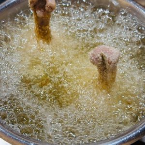 Polpetine de pui cu cartofi în crustă crocantă