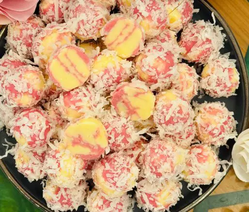 Trufe din ciocolată de casă cu zmeură și cocos