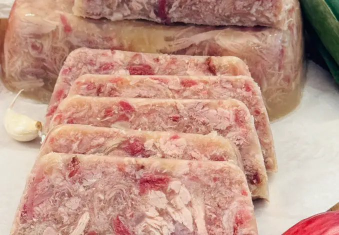 Tobă din ciolan de porc - sursă de proteină și colagen
