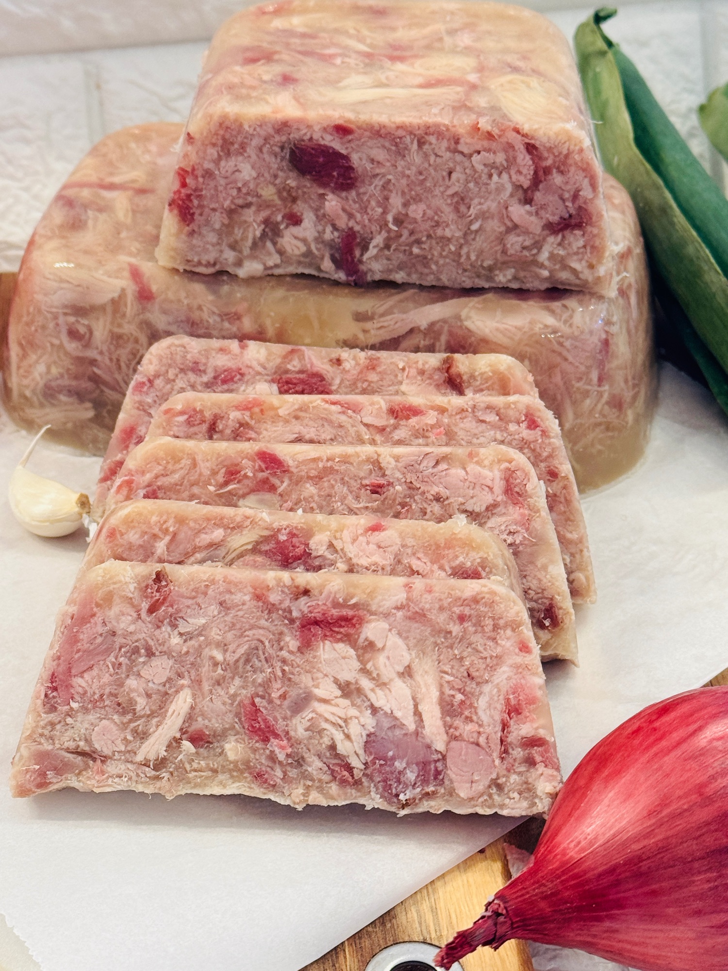Tobă din ciolan de porc - sursă de proteină și colagen
