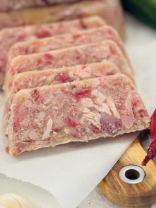 Tobă din ciolan de porc - sursă de proteină și colagen