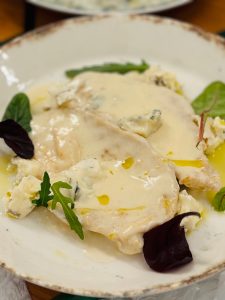 Piept de pui cu sos de gorgonzola