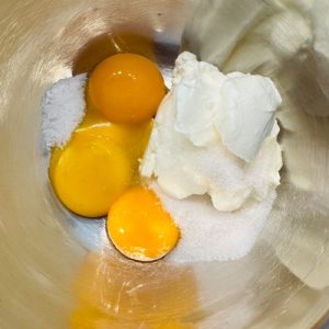 Prăjitură cu mac și brânză dulce