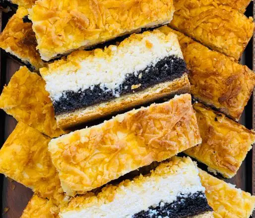 Prăjitură cu mac și brânză dulce