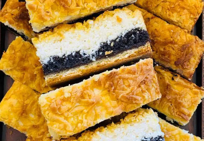 Prăjitură cu mac și brânză dulce
