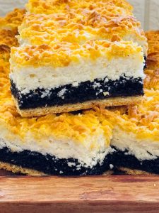 Prăjitură cu mac și brânză dulce