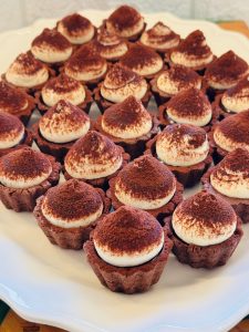 Tarte tiramisu cu cremă de cafea și ciocolată