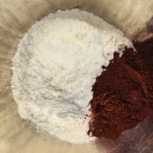 Ciocolată de casă cu vișine – Desertul perfect între dulce și acrișor