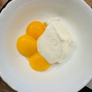 Prăjitură cu vișine și brânză dulce