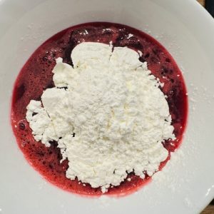 Prăjitură cu vișine și brânză dulce