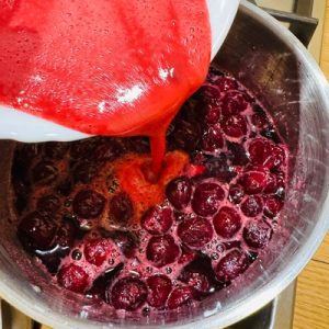 Prăjitură cu vișine și brânză dulce