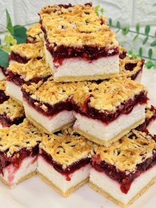 Prăjitură cu vișine și brânză dulce