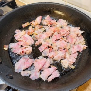 Fusilli cu pui și bacon – Rețetă cremoasă de paste, rapidă și savuroasă