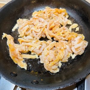 Fusilli cu pui și bacon – Rețetă cremoasă de paste, rapidă și savuroasă