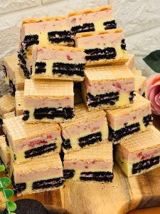 Ciocolată de casă cu oreo si căpșuni