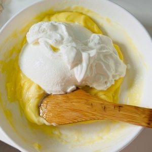 Salată de pui cu mango și iaurt – Rețetă fresh, sănătoasă și plină de savoare