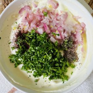 Salată de pui cu mango și iaurt – Rețetă fresh, sănătoasă și plină de savoare