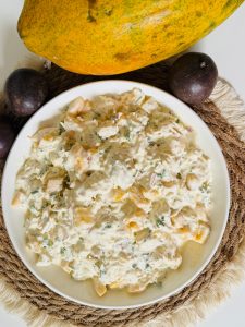 Salată de pui cu mango și iaurt – Rețetă fresh, sănătoasă și plină de savoare