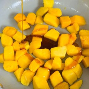 fulgi de ovăz cu mango, porridge cu mango, fulgi de ovăz cu miere, mic dejun sănătos, rețetă porridge cremos, porridge cu lapte vegetal, mic dejun rapid și sănătos, rețetă cu ovăz și fructe, ovăz cu lapte de migdale, rețete mic dejun dietetic, porridge tropical, rețetă sănătoasă cu mango, mic dejun nutritiv, rețete cu fulgi de ovăz, porridge simplu acasă
